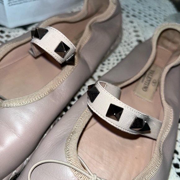 Valentino Garavani Rockstud Ballerina 🩰 - Picture 2 of 10